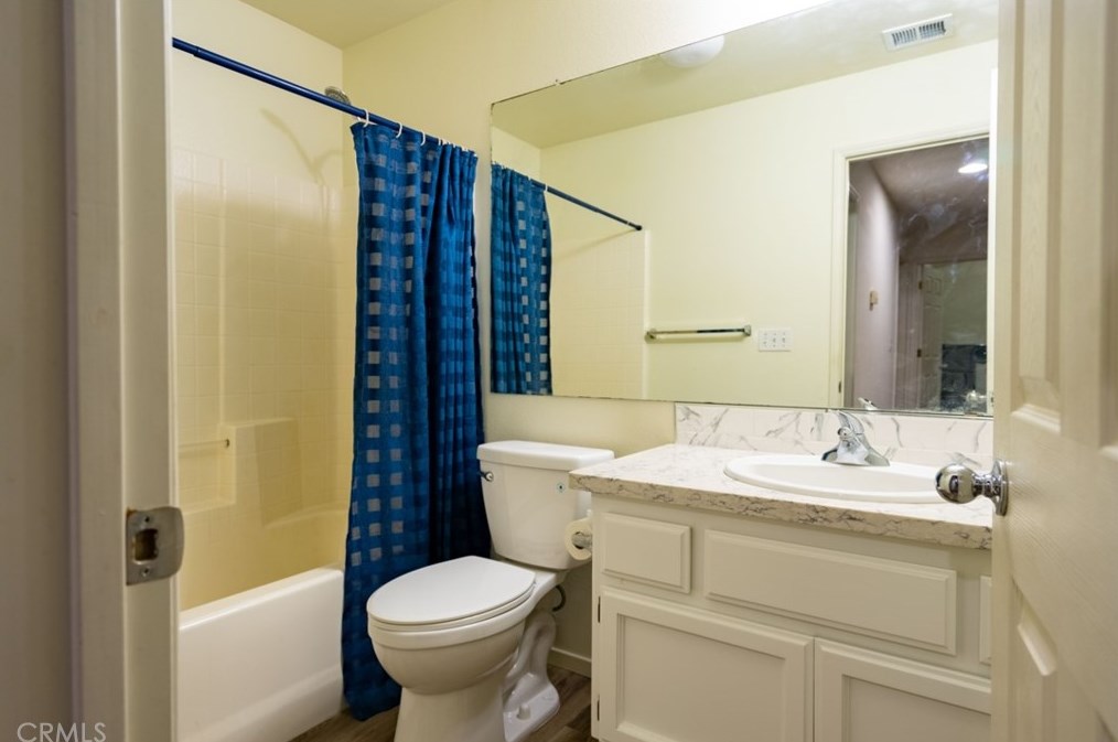 821 Imperial Way, Hanford CA  93230-8559 exterior