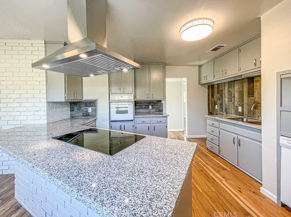 11511 Echo Ln, Hanford, CA 93230-6320