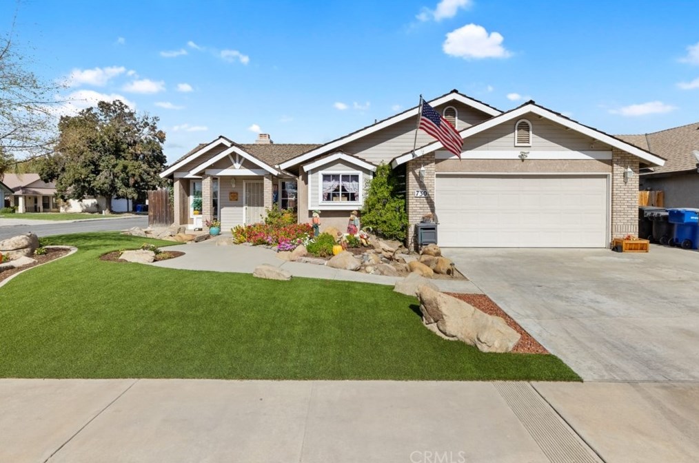 730 Encore Dr, Hanford, CA 93230-2308
