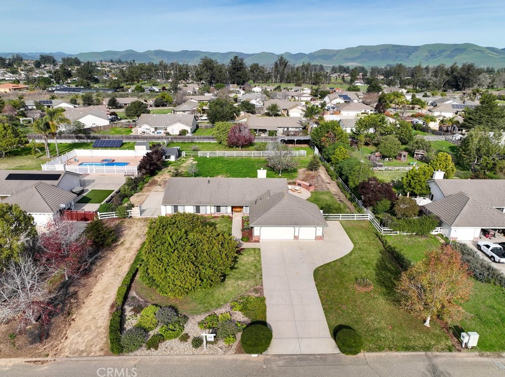 635 High Meadow Dr, Nipomo, CA 93444