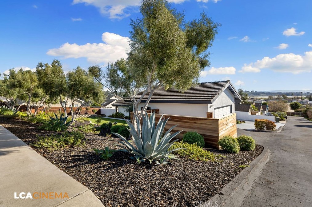 2680 Christmas Tree Pl, Oceano CA  93445-8982 exterior
