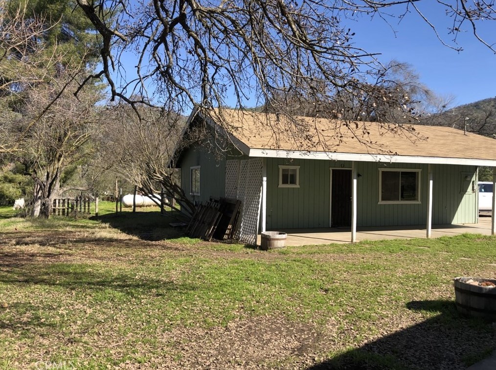 38664 Rustic Ln, Orange Cove, CA 93675