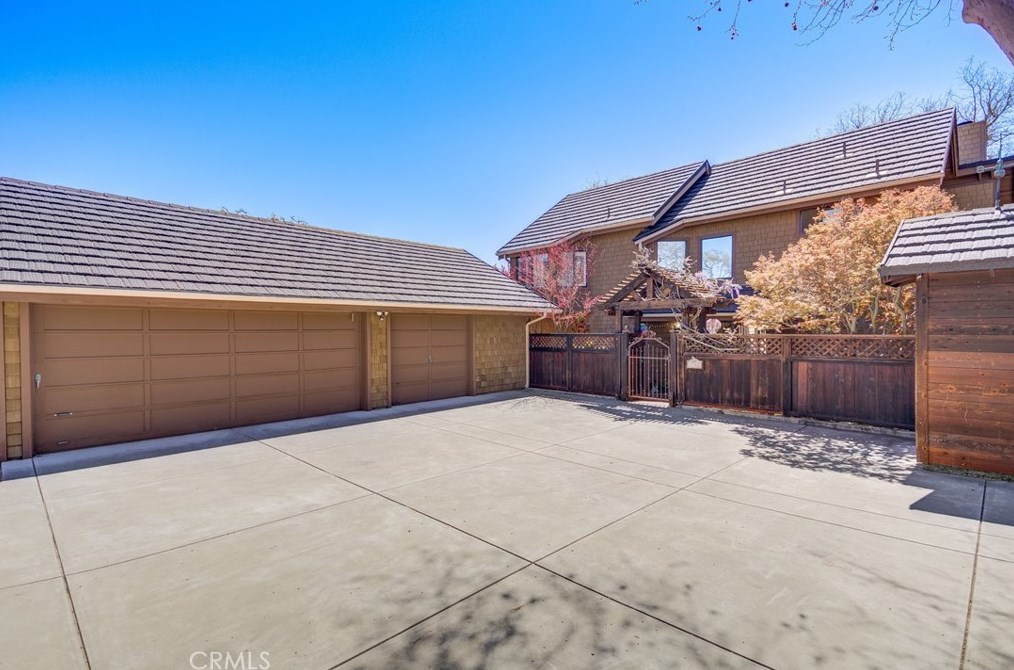 1762 Southfork Pl, Lake Nacimiento, CA 93446