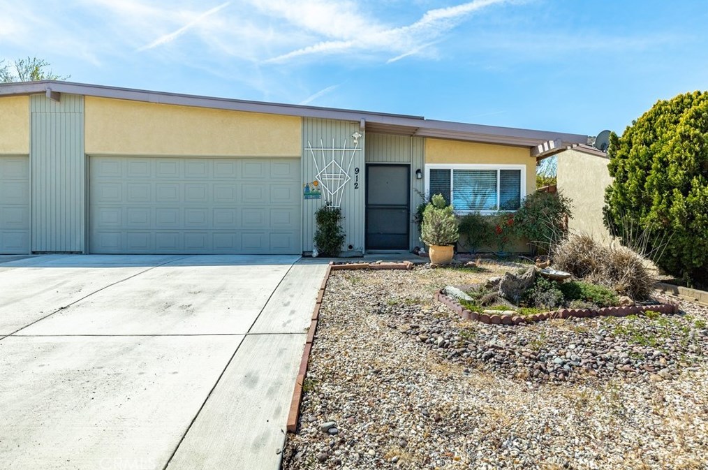 912 Queenanne Rd, Lake Nacimiento, CA 93446