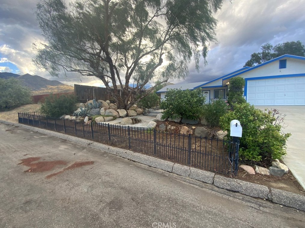 4221 Manzanita St, Lake Isabella, CA 93240