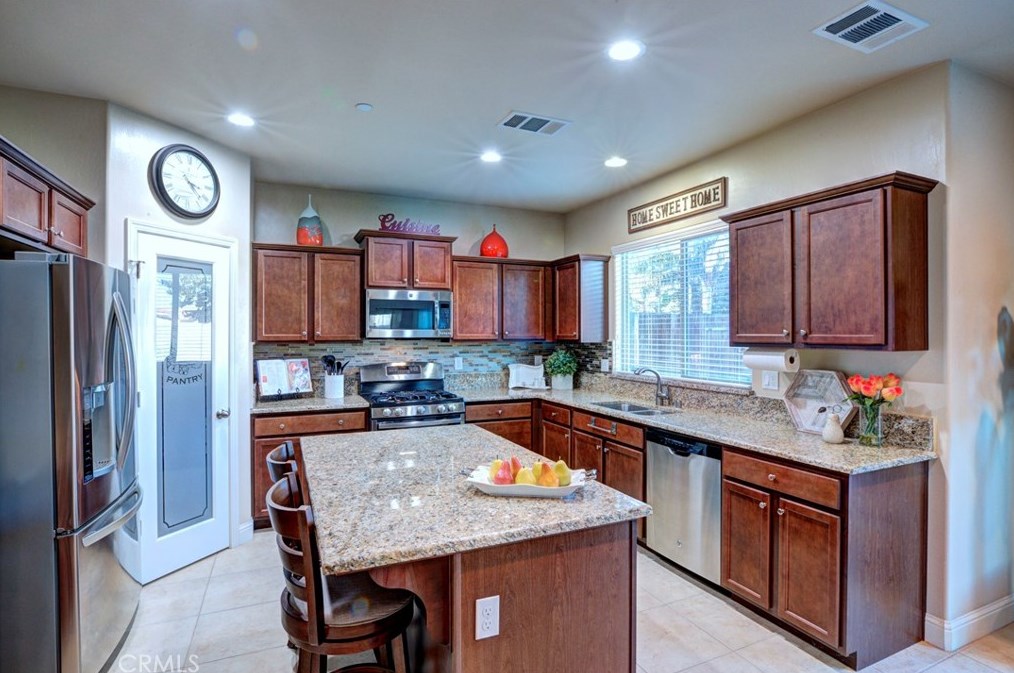 9506 Liberty Island Dr, Bakersfield, CA 93311