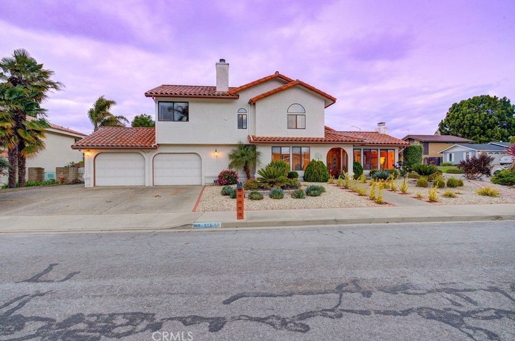 556 Woodland Dr, Pismo Beach, CA 93420-4249