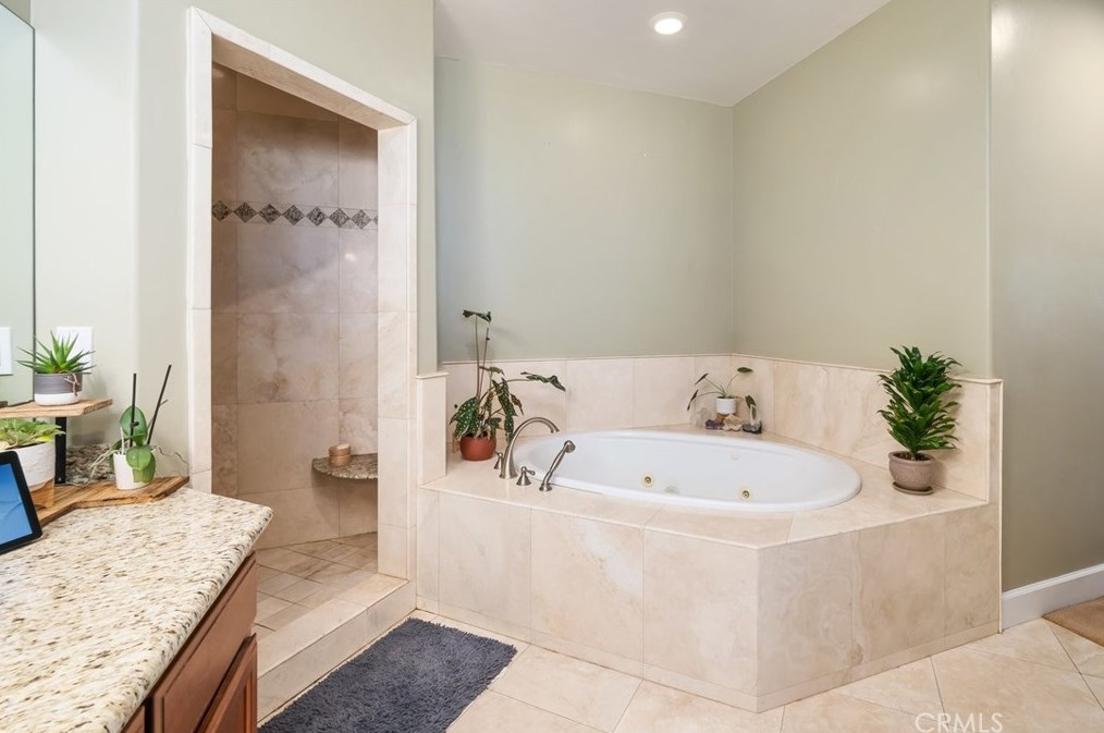 1857 Southfork Pl, Lake Nacimiento CA  93446-4260 exterior