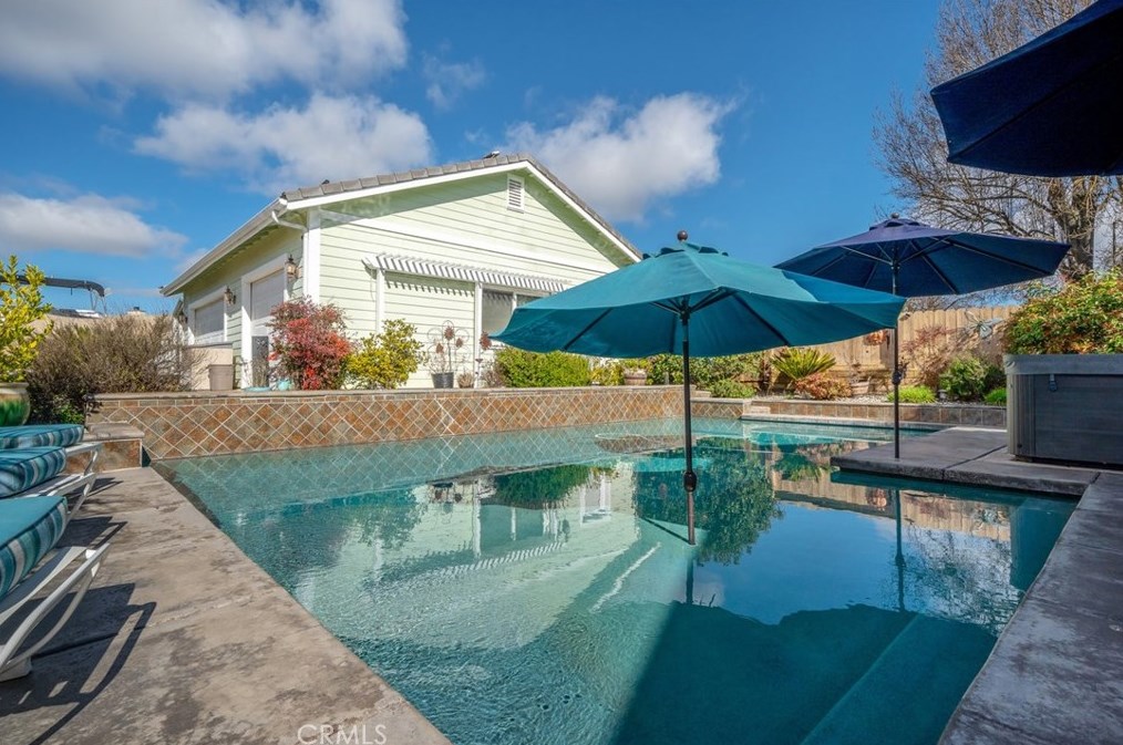 1857 Southfork Pl, Lake Nacimiento CA  93446-4260 exterior