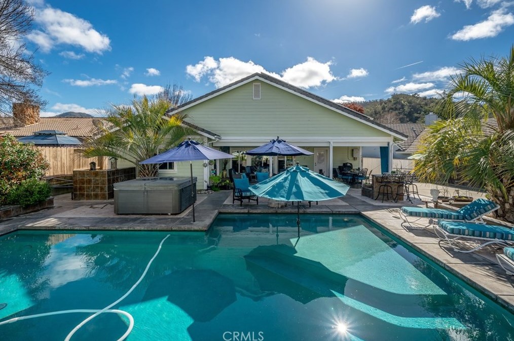 1857 Southfork Pl, Lake Nacimiento CA  93446-4260 exterior