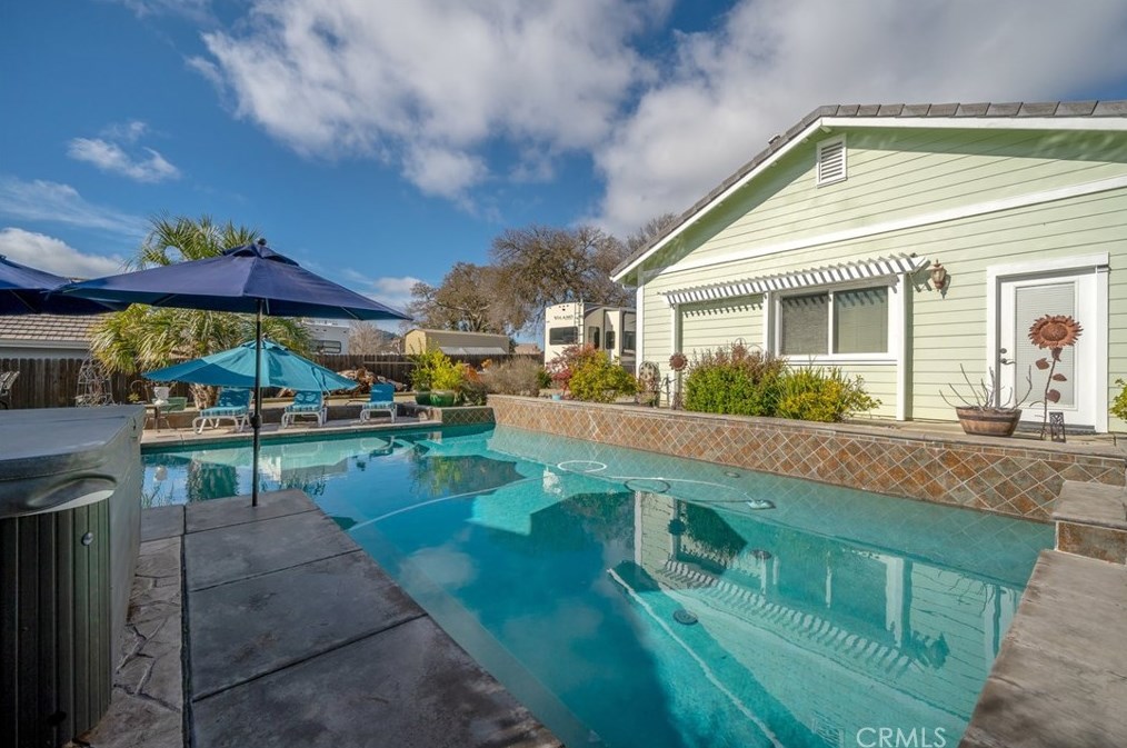 1857 Southfork Pl, Lake Nacimiento CA  93446-4260 exterior