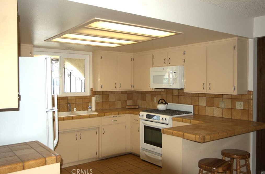 135 Rosewood Ln, Pismo Beach, CA 93420-2913