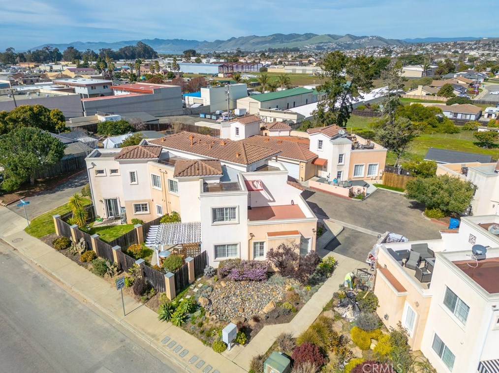 1248 Aberdeen Ct, Pismo Beach CA  93433-3103 exterior