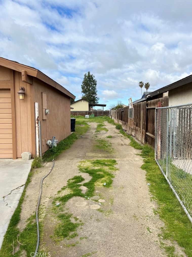 8805 Clydesdale St, Bakersfield, CA 93307