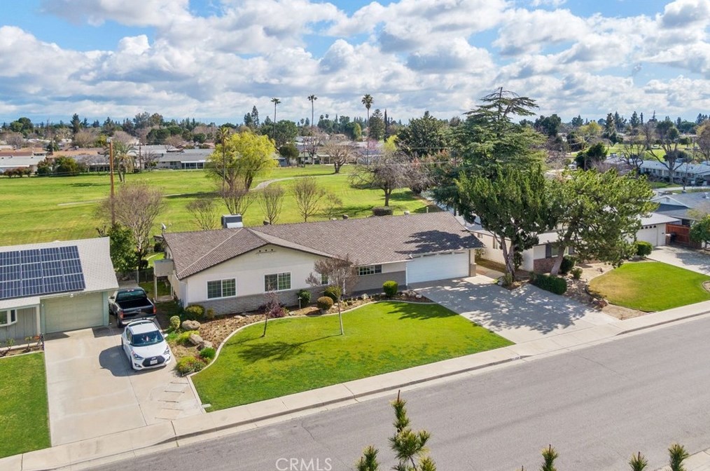 704 River Oaks Dr, Bakersfield, CA 93309-2853