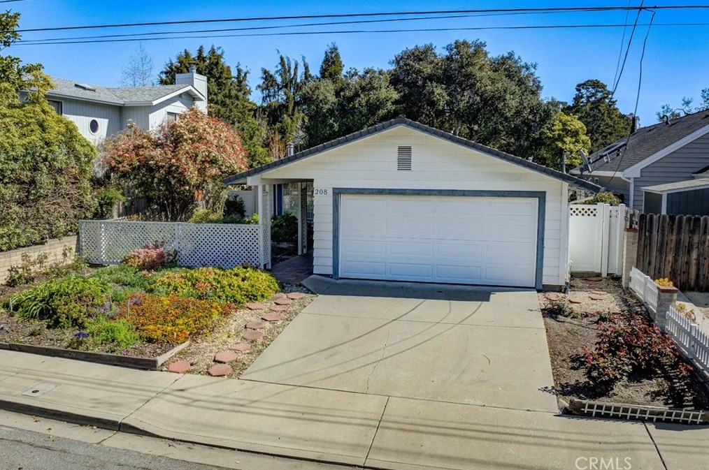 208 Mckinley St, Pismo Beach, CA 93420-2836