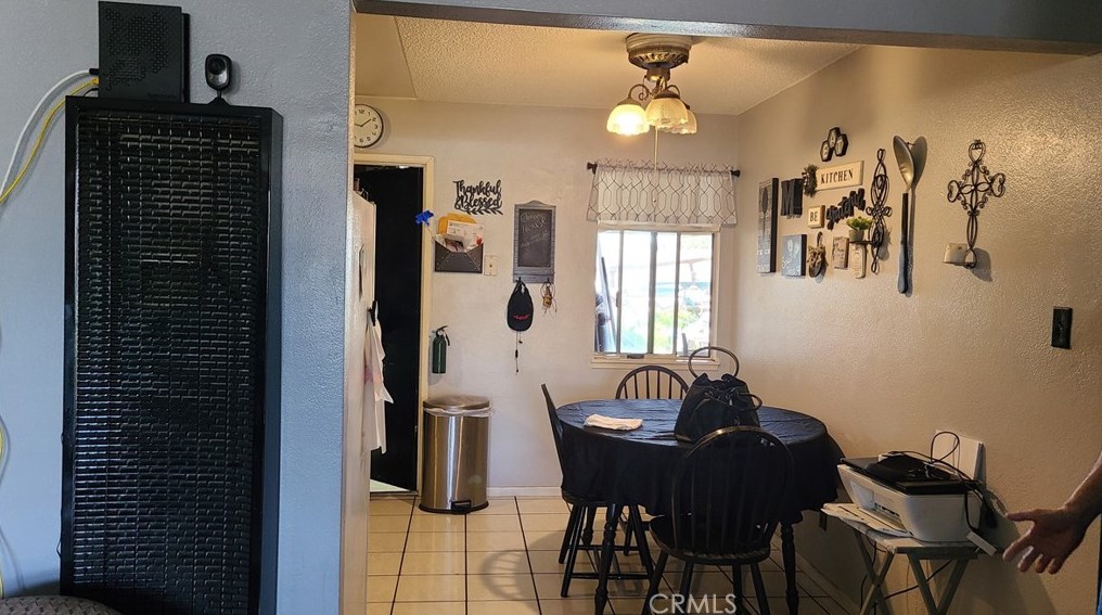 1016 Fairfax Rd, Bakersfield CA  93307-3105 exterior