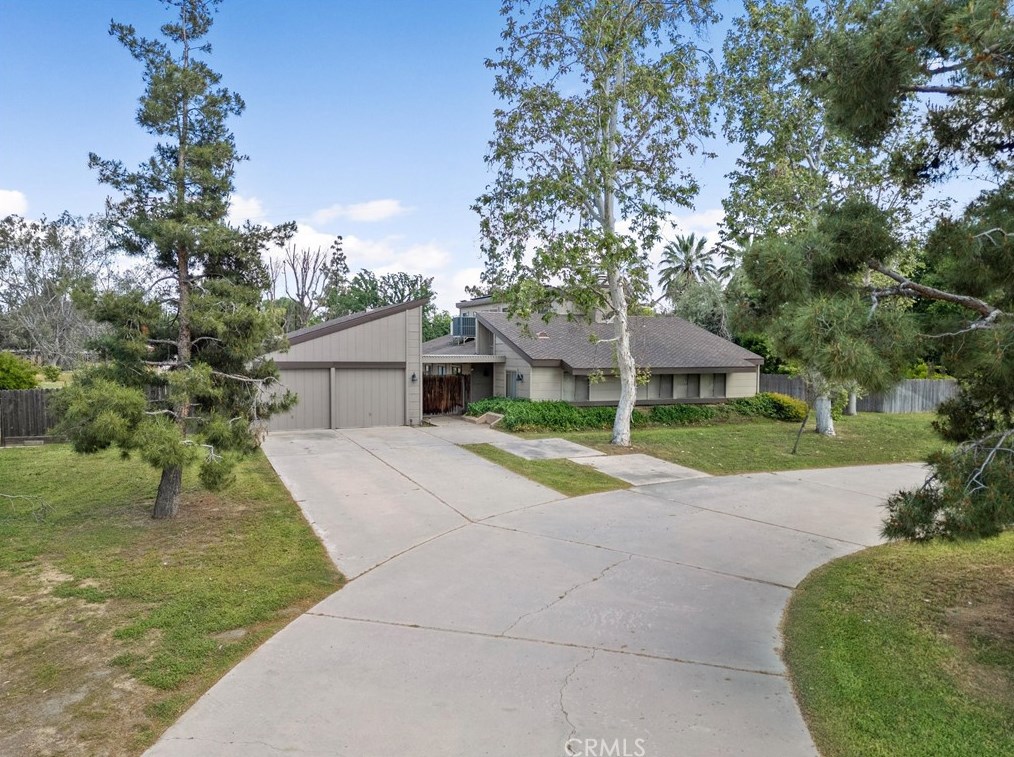 6816 Coffee Rd, Bakersfield, CA 93308