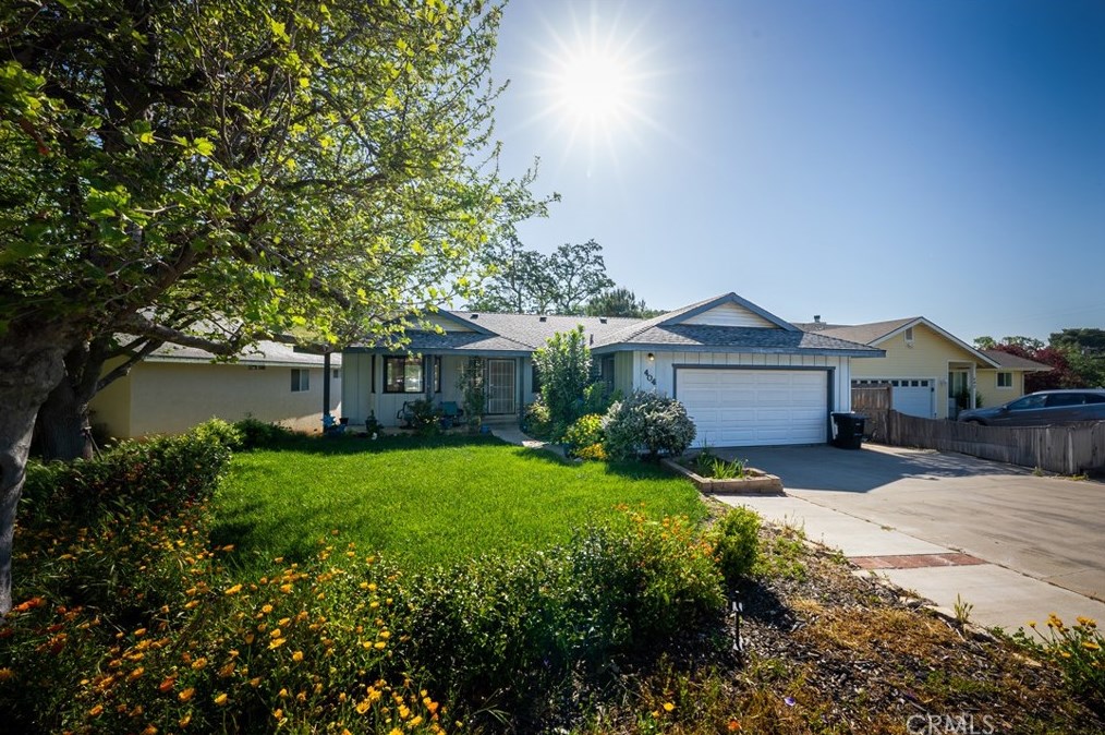 404 Peachtree Ln, Lake Nacimiento, CA 93446-2868