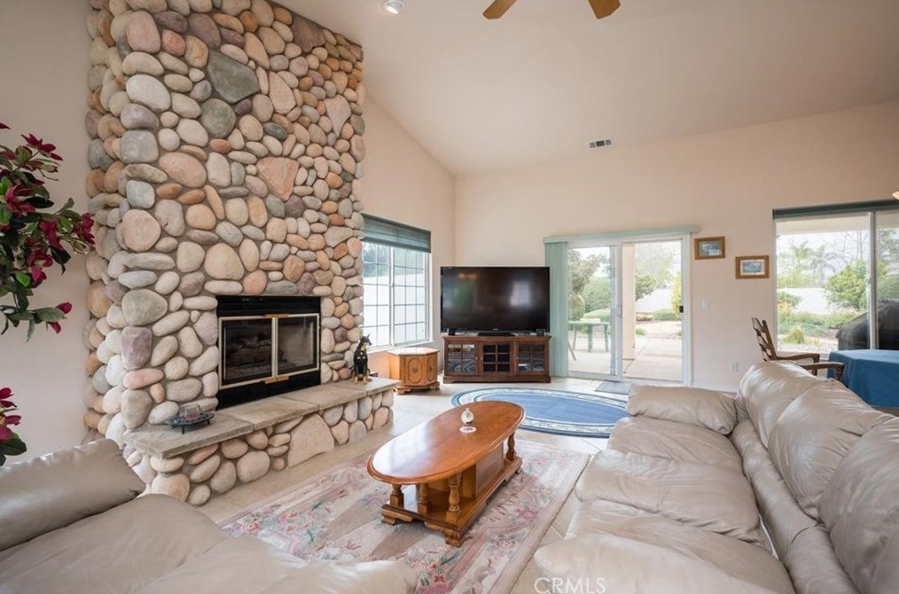 640 Sweet Donna Pl, Nipomo CA  93444-9364 exterior