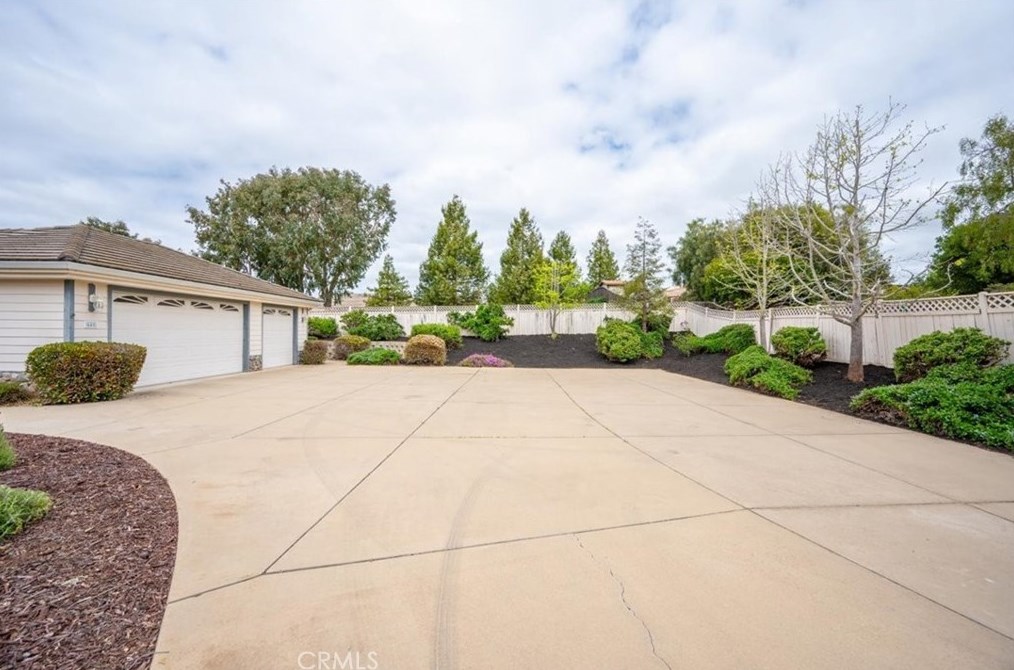 640 Sweet Donna Pl, Nipomo CA  93444-9364 exterior