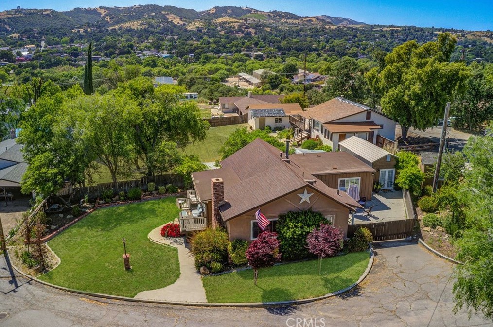 715 Elm Ct, Lake Nacimiento, CA 93446-1818