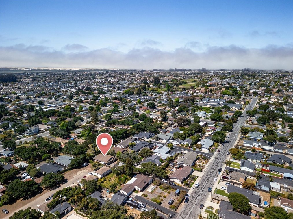 1037 Maple St, Pismo Beach, CA 93420-3101