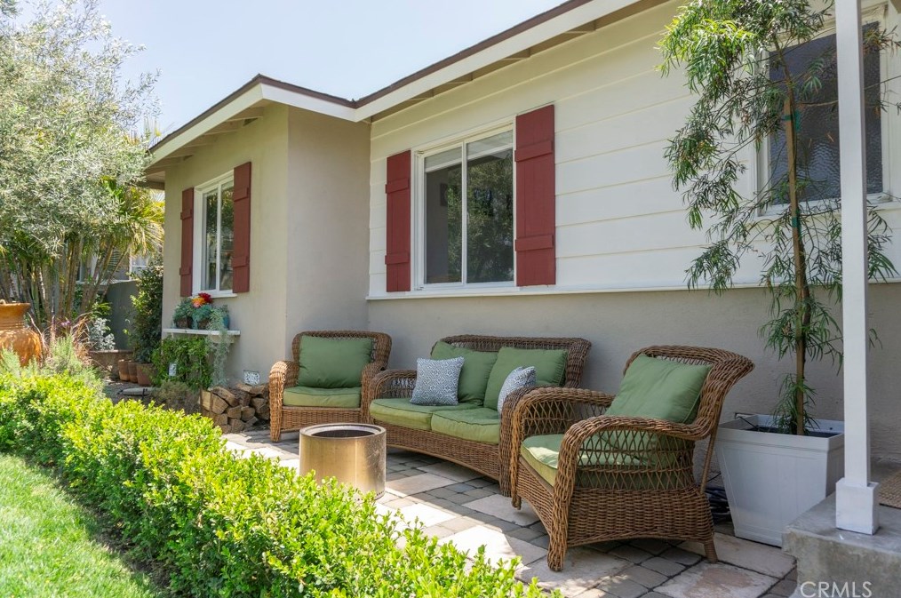 1002 Fairbrook Ln, Santa Ana, CA 92706-1106