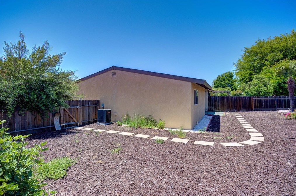 1613 Shepherd Dr, Lake Nacimiento CA  93446-3608 exterior