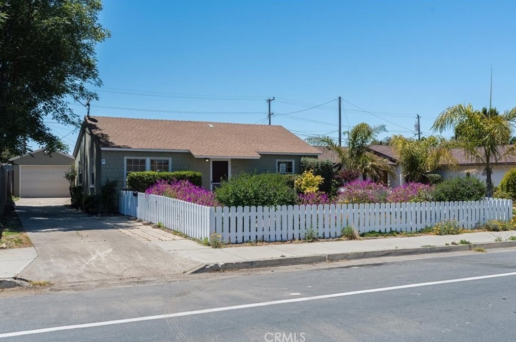 227 A St, Lompoc, CA 93436-7323