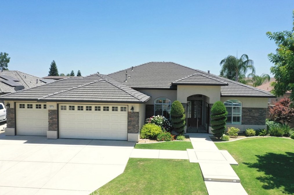10111 Stoneham St, Bakersfield, CA 93314