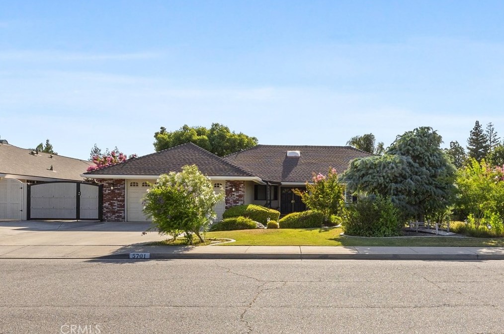 5701 Oakleaf St, Bakersfield, CA 93308