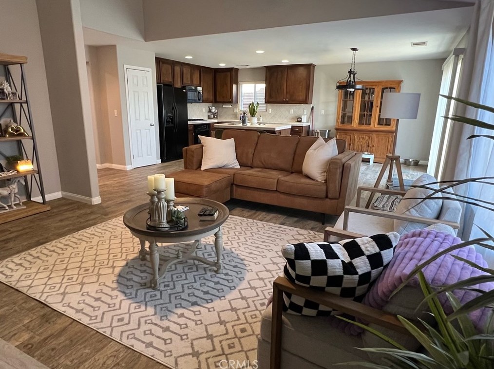 9013 Rockefeller St, Bakersfield, CA 93311