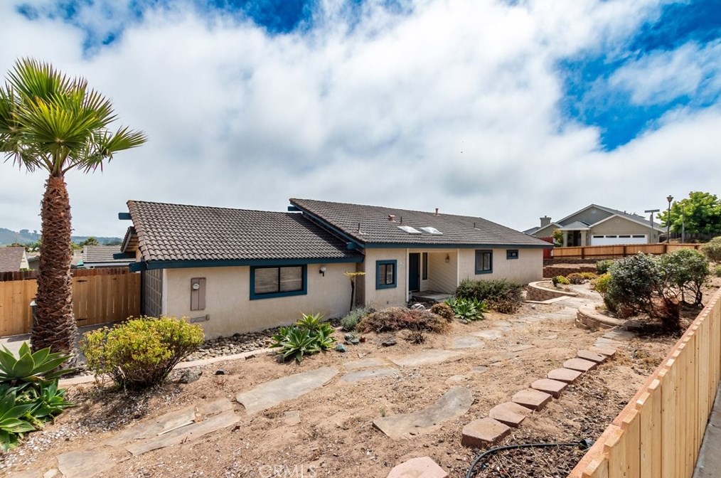 2700 Christmas Tree Pl, Oceano, CA 93445