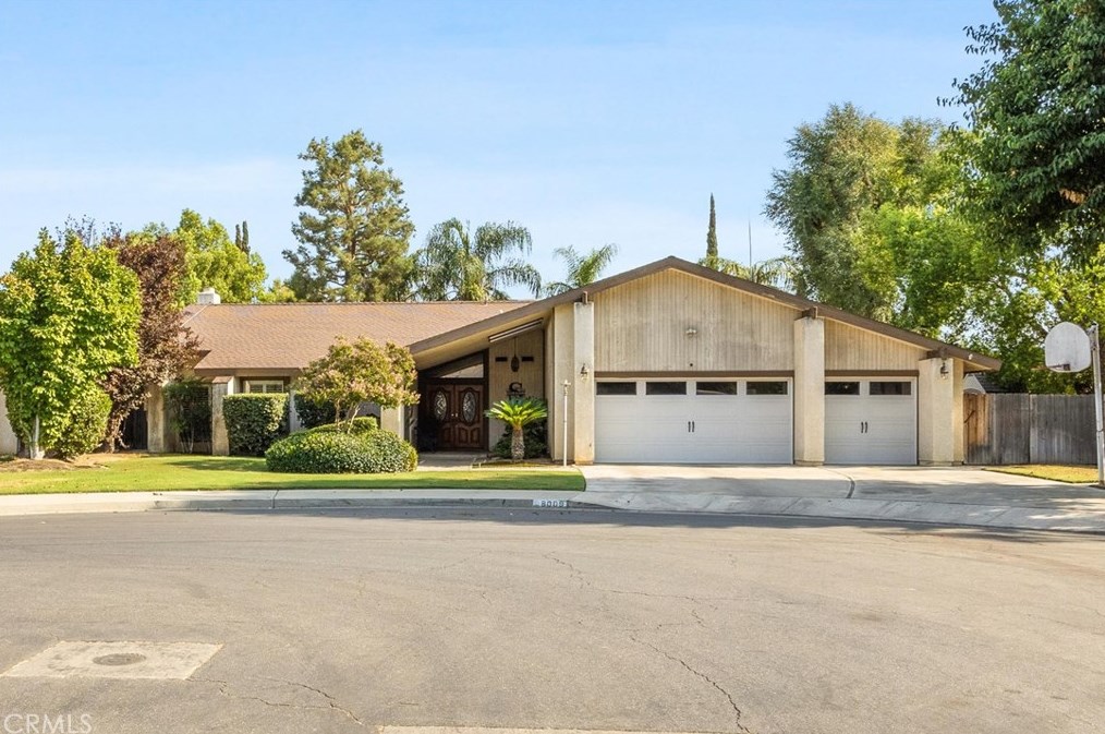 8009 Sutherland Dr, Bakersfield, CA 93309
