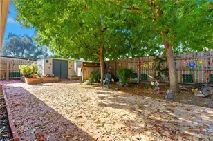 1927 S Chinowth St, Visalia, CA 93277 - Photo 26