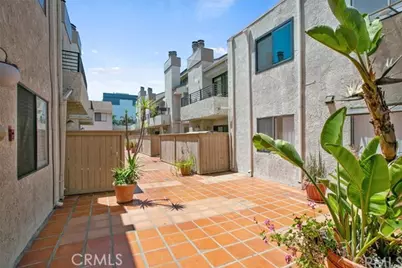 8221 Langdon #204, Van Nuys, CA 91406 - Photo 14