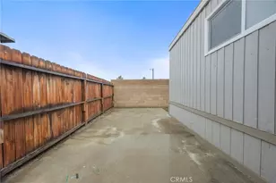 335 Hickorywood Ln, Bakersfield, CA 93308 - Photo 32