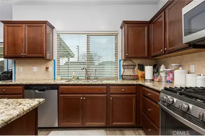 2327 N Elm, Visalia, CA 93291 - Photo 14