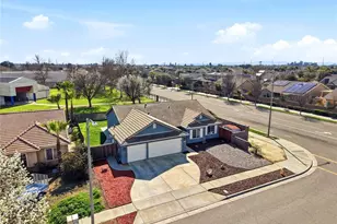 865 Avalon Dr, Lemoore, CA 93245 - Photo 6