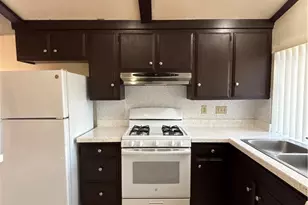 994 E Gladwick St, Carson, CA 90746 - Photo 8