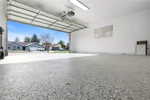 1828 S Hillcrest, Visalia, CA 93292 - Photo 20