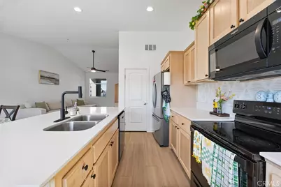 807 Potts Point Way, Bakersfield, CA 93307 - Photo 12