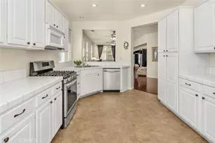 331 Hollyhill Dr, Bakersfield, CA 93312 - Photo 14