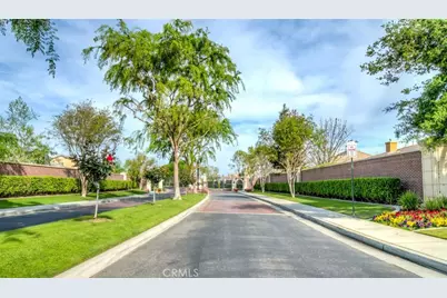 331 Hollyhill Drive, Bakersfield, CA 93312 - Photo 36