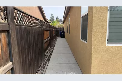 331 Hollyhill Drive, Bakersfield, CA 93312 - Photo 32