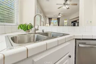 331 Hollyhill Dr, Bakersfield, CA 93312 - Photo 16