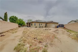 701 Christensen Ct, Bakersfield, CA 93314 - Photo 22