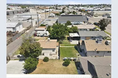 410 E 21st, Bakersfield, CA 93305 - Photo 8
