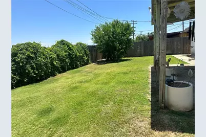2900 Dore, Bakersfield, CA 93304 - Photo 4